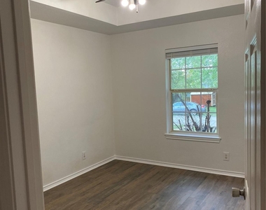 2212 Snake River Drive - Photo Thumbnail 16