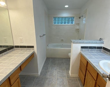 2212 Snake River Drive - Photo Thumbnail 10