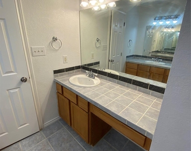 2212 Snake River Drive - Photo Thumbnail 4