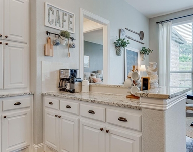 6200 Savannah Oak Trail - Photo Thumbnail 17