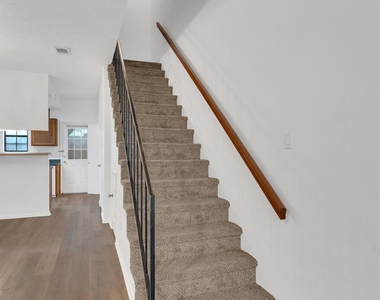200 Samuel Boulevard - Photo Thumbnail 14