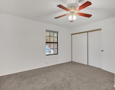 200 Samuel Boulevard - Photo Thumbnail 7