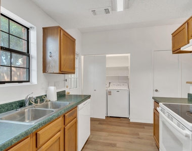 200 Samuel Boulevard - Photo Thumbnail 17