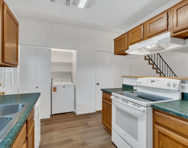200 Samuel Boulevard - Photo Thumbnail 16