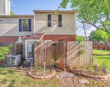 200 Samuel Boulevard - Photo Thumbnail 6