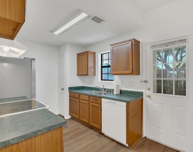 200 Samuel Boulevard - Photo Thumbnail 19