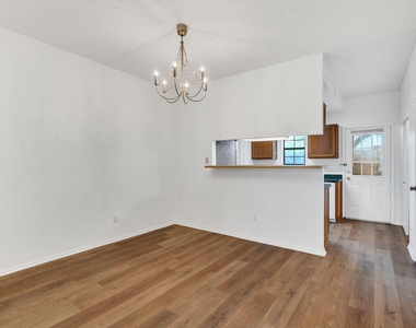 200 Samuel Boulevard - Photo Thumbnail 22