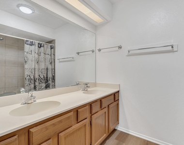 200 Samuel Boulevard - Photo Thumbnail 9