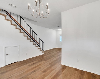 200 Samuel Boulevard - Photo Thumbnail 20