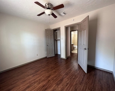 11913 Metmora Court - Photo Thumbnail 9