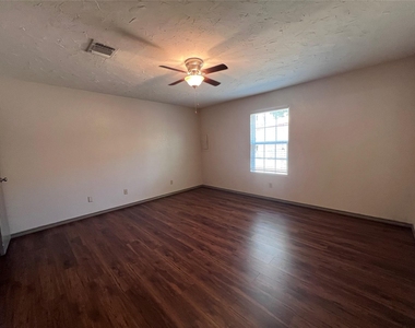 11913 Metmora Court - Photo Thumbnail 7
