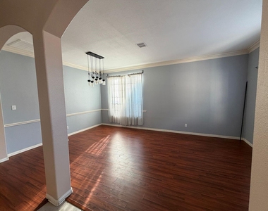 8801 Tanglewood Drive - Photo Thumbnail 4