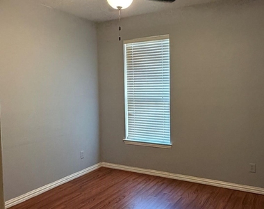 8801 Tanglewood Drive - Photo Thumbnail 12