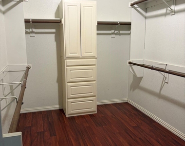 8801 Tanglewood Drive - Photo Thumbnail 11