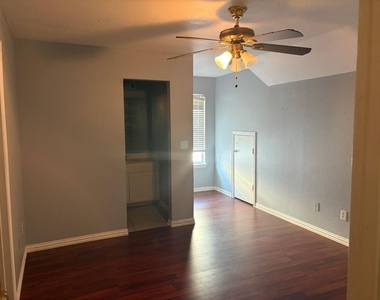 8801 Tanglewood Drive - Photo Thumbnail 13