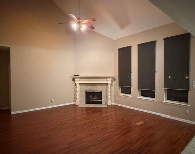 8801 Tanglewood Drive - Photo Thumbnail 5