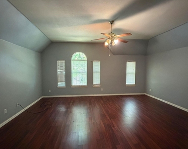 8801 Tanglewood Drive - Photo Thumbnail 16