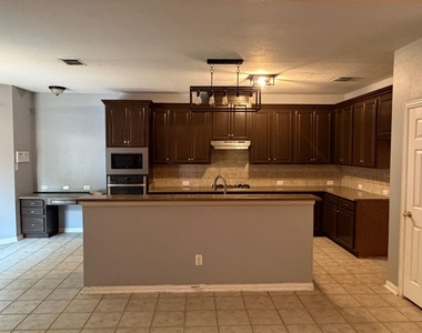 8801 Tanglewood Drive - Photo Thumbnail 6