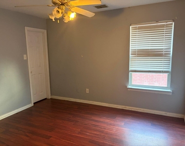 8801 Tanglewood Drive - Photo Thumbnail 14