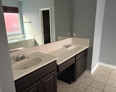 8801 Tanglewood Drive - Photo Thumbnail 10