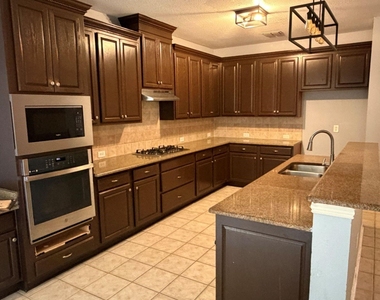 8801 Tanglewood Drive - Photo Thumbnail 7