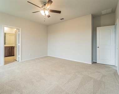 3305 Shortgrass Lane - Photo Thumbnail 12
