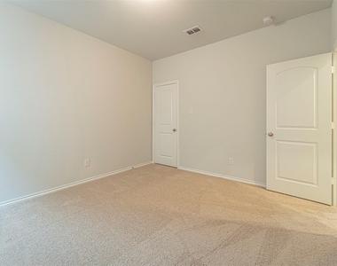 3305 Shortgrass Lane - Photo Thumbnail 16