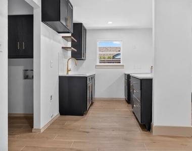 3811 Ovid Avenue - Photo Thumbnail 9