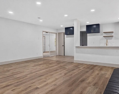 3811 Ovid Avenue - Photo Thumbnail 8