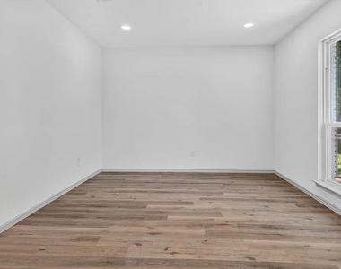3811 Ovid Avenue - Photo Thumbnail 5
