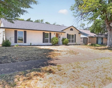 3811 Ovid Avenue - Photo Thumbnail 2