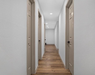 3811 Ovid Avenue - Photo Thumbnail 24
