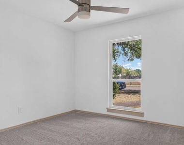 3811 Ovid Avenue - Photo Thumbnail 18