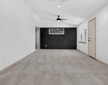 3811 Ovid Avenue - Photo Thumbnail 15