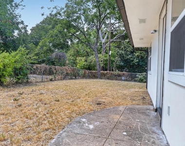 3811 Ovid Avenue - Photo Thumbnail 27