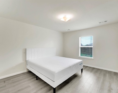 170 Kennedy Drive - Photo Thumbnail 7