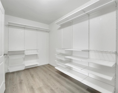 170 Kennedy Drive - Photo Thumbnail 11