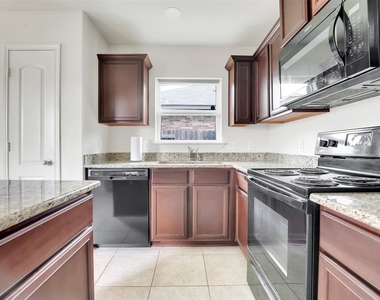 170 Kennedy Drive - Photo Thumbnail 4
