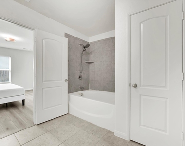 170 Kennedy Drive - Photo Thumbnail 10