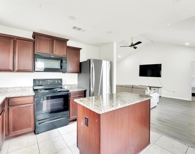170 Kennedy Drive - Photo Thumbnail 5