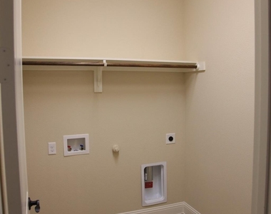 2025 Menominee Drive - Photo Thumbnail 12