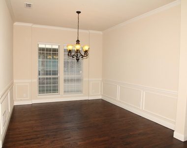 2025 Menominee Drive - Photo Thumbnail 4