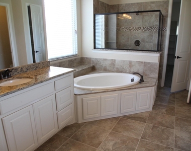 2025 Menominee Drive - Photo Thumbnail 18