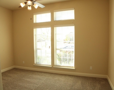 2025 Menominee Drive - Photo Thumbnail 8