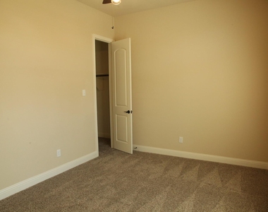 2025 Menominee Drive - Photo Thumbnail 7