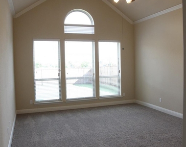 2025 Menominee Drive - Photo Thumbnail 14