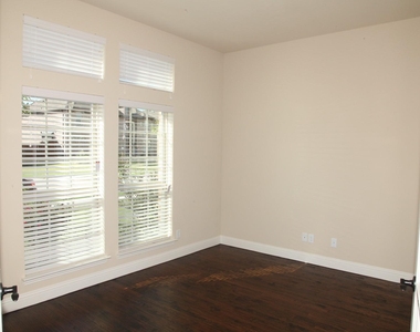 2025 Menominee Drive - Photo Thumbnail 3