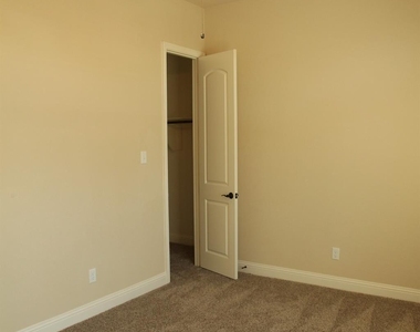 2025 Menominee Drive - Photo Thumbnail 6