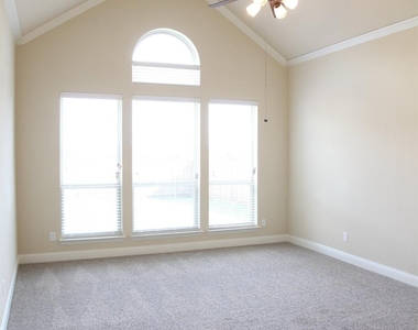 2025 Menominee Drive - Photo Thumbnail 13