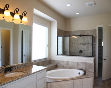 2025 Menominee Drive - Photo Thumbnail 17